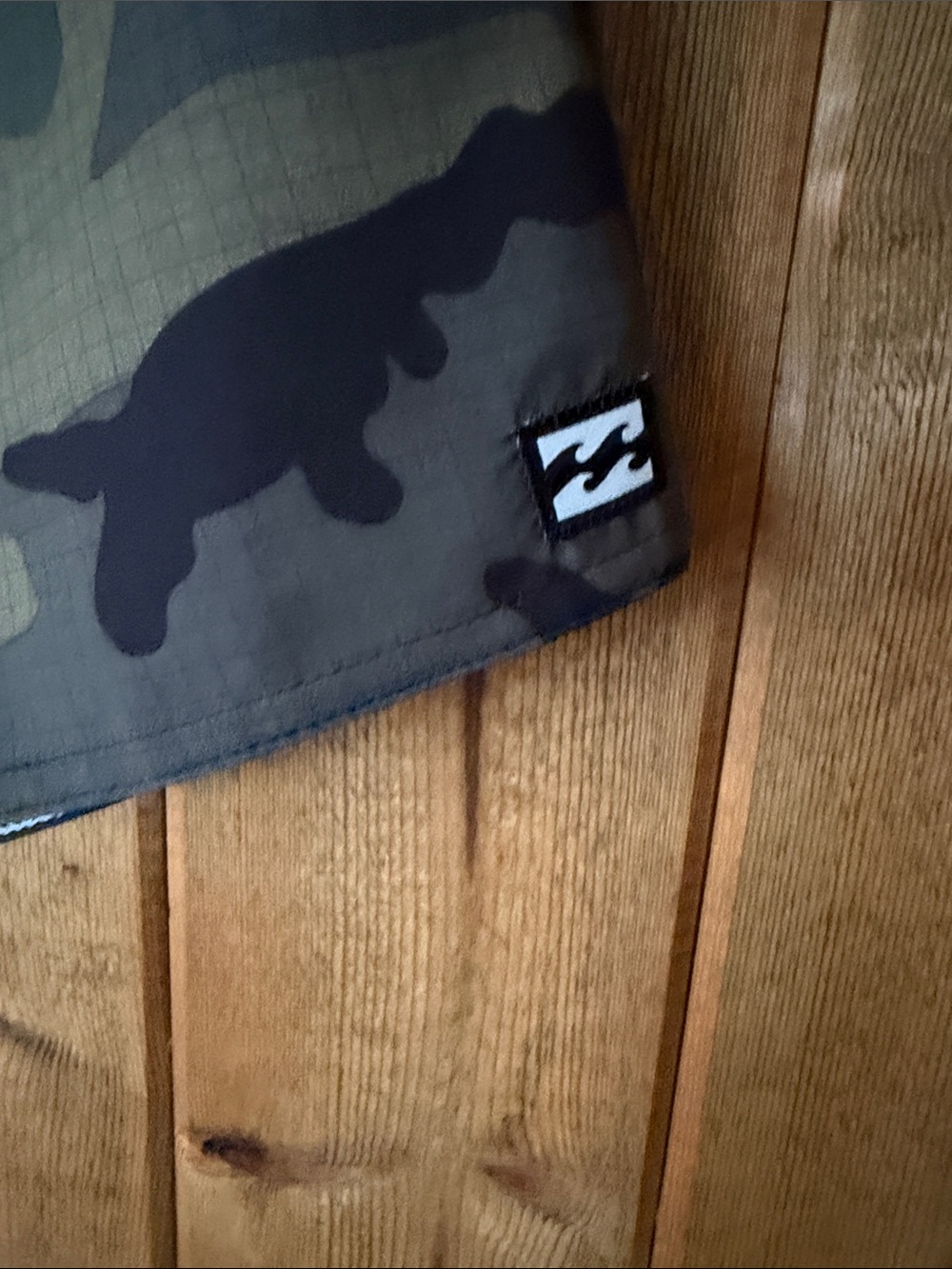 Billabong Men’s Olive and Black Camo Board Shorts - Picture 3 of 5